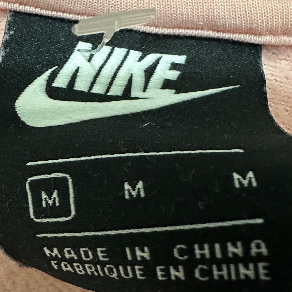 400 Nike | NWOT Blush Pink Graphic Pullover Hoodie (Size M) - Picture 10 of 15